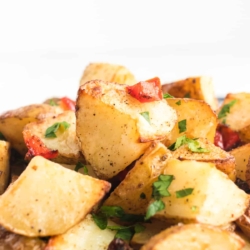 airfryer breakfast potatoes with spices, red pepper and parsley